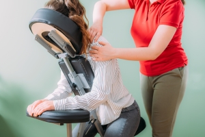 Atelier massage assis en entreprise à Boulogne-Billancourt (92)